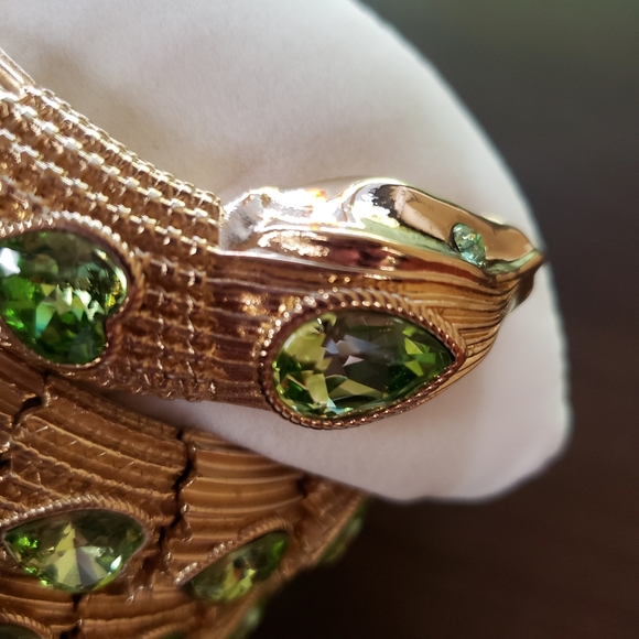 Gucci Crystal Heart Triple Wrap Snake Bracelet - Picture 4 of 12